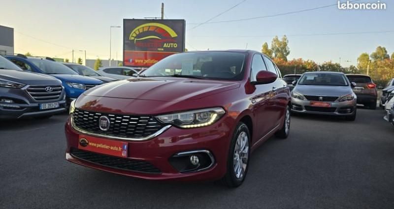 Rouge Utilisé 2017 Fiat Tipo Lounge Berline | 12 890 € (Prix assez cher) - Image 1/4