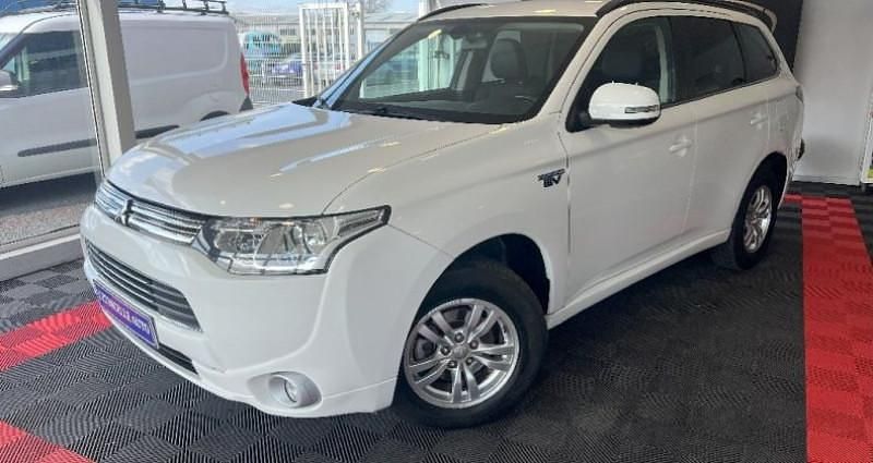 Utilisé 2014 Mitsubishi Outlander P-HEV Intense | 12 990 € (Prix cher) - Image 1/4
