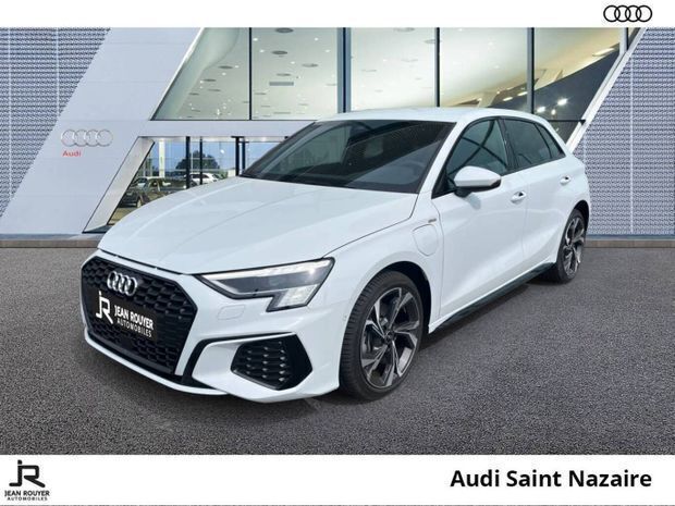 Blanc Utilisé 2024 Audi A3 e-tron S-Line Citadine | 45 899 € - Image 1/4