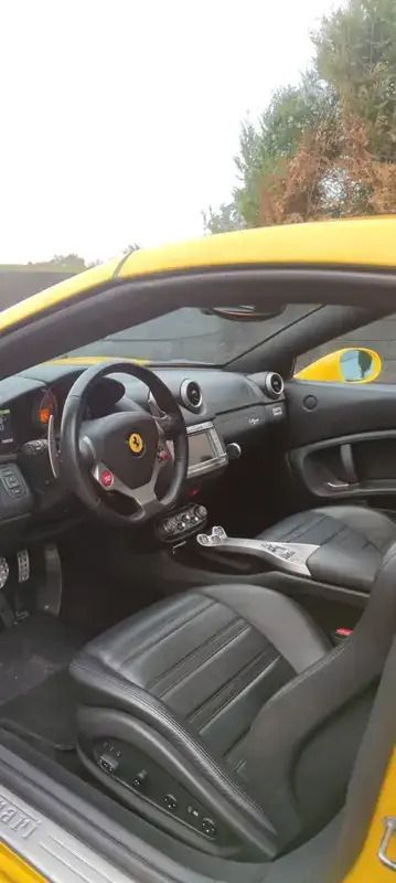 Jaune Utilisé 2010 Ferrari California Cabriolet | 115 000 € - Image 1/4