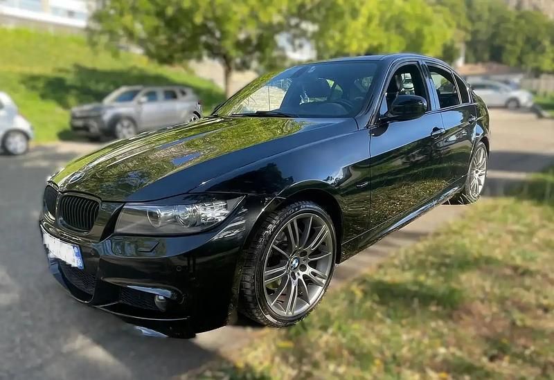 Noir Occasion 2011 BMW 320 Sport Line Berline | 10 800 € (Bon prix) - Image 1/4