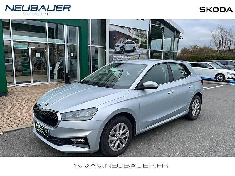 Gris Occasion 2022 Skoda Fabia Ambition Berline | 15 490 € (Prix juste) - Image 1/4