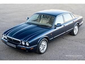 Occasion Jaguar XJ8 Executive 284 ch (208 kW) 1999 Bleu Berline