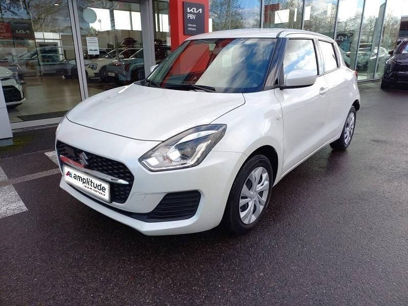 Pure white pearl métallisé Utilisé 2023 Suzuki Swift Citadine | 13 489 € (Prix juste) - Image 1/4