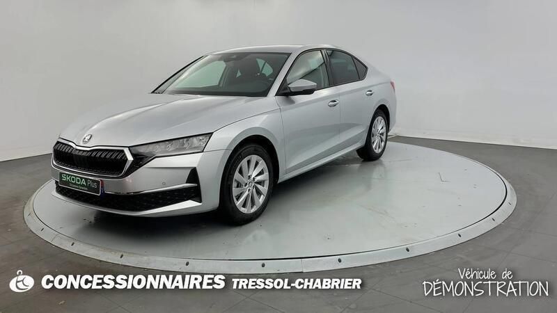 Gris Utilisé 2024 Skoda Octavia Selection Berline | 34 500 € (Prix juste) - Image 1/4