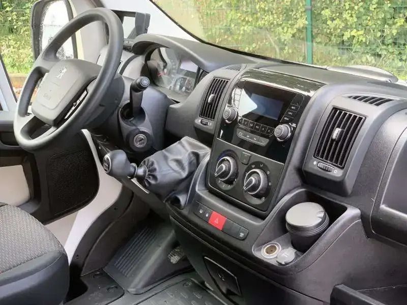 Image 2/4