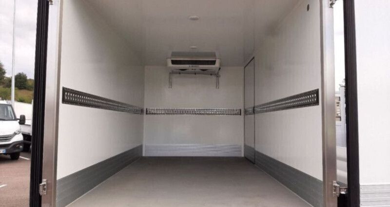 Image 3/4