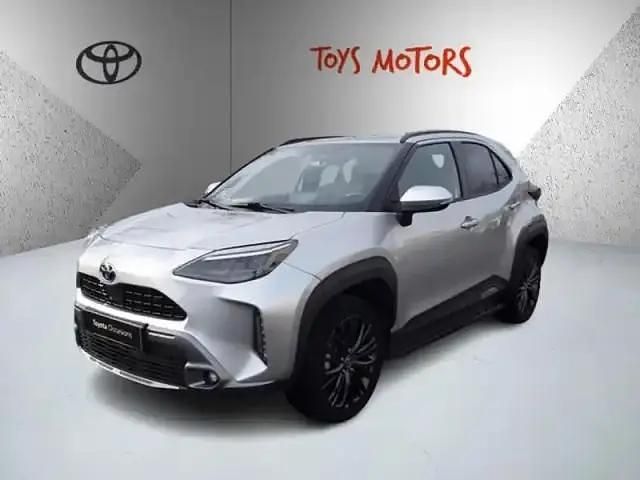 Gris clair Occasion 2023 Toyota Yaris Hybrid | 24 990 € (Prix assez cher) - Image 1/4