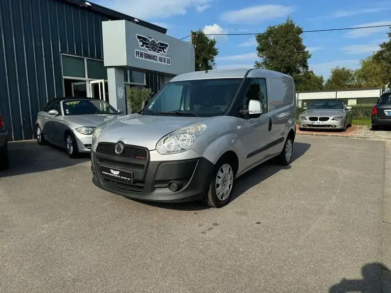 Gris Utilisé 2011 Fiat Doblò Monospace | 5 990 € - Image 1/4