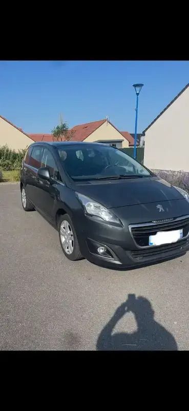 Gris Utilisé 2014 Peugeot 5008 Allure Monospace | 10 900 € (Prix juste) - Image 1/4