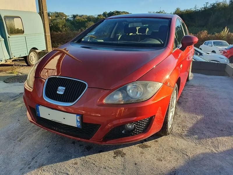 Rouge Utilisé 2009 Seat Leon Berline | 3 990 € - Image 1/4