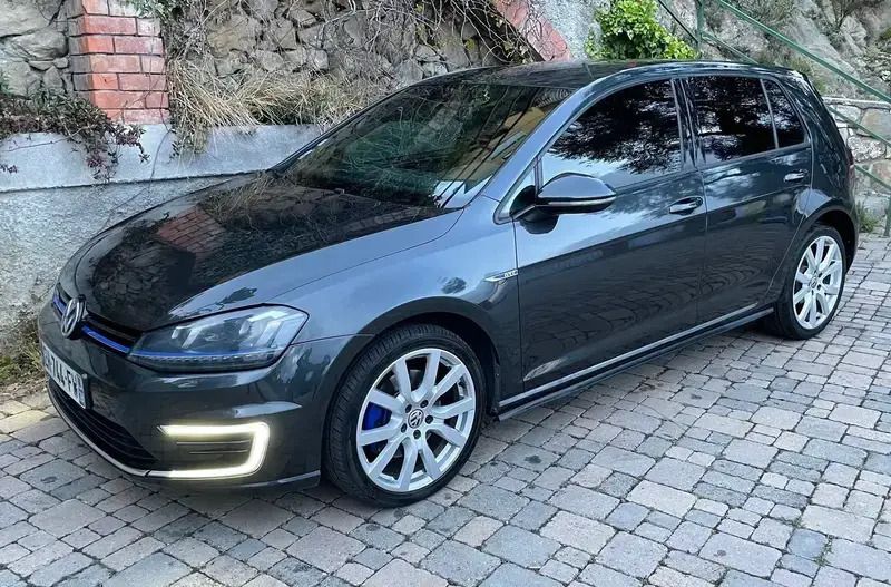 Gris Utilisé 2016 VW Golf VII GTE Berline | 19 990 € (Prix juste) - Image 1/4