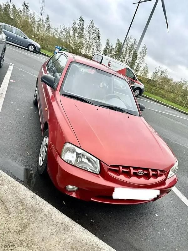 Occasion 2000 Hyundai Accent Berline | 1 800 € - Image 1/4