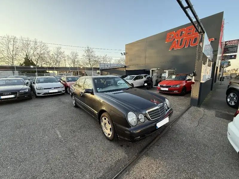 Utilisé 2000 Mercedes E270 Classic Berline | 4 990 € - Image 1/4