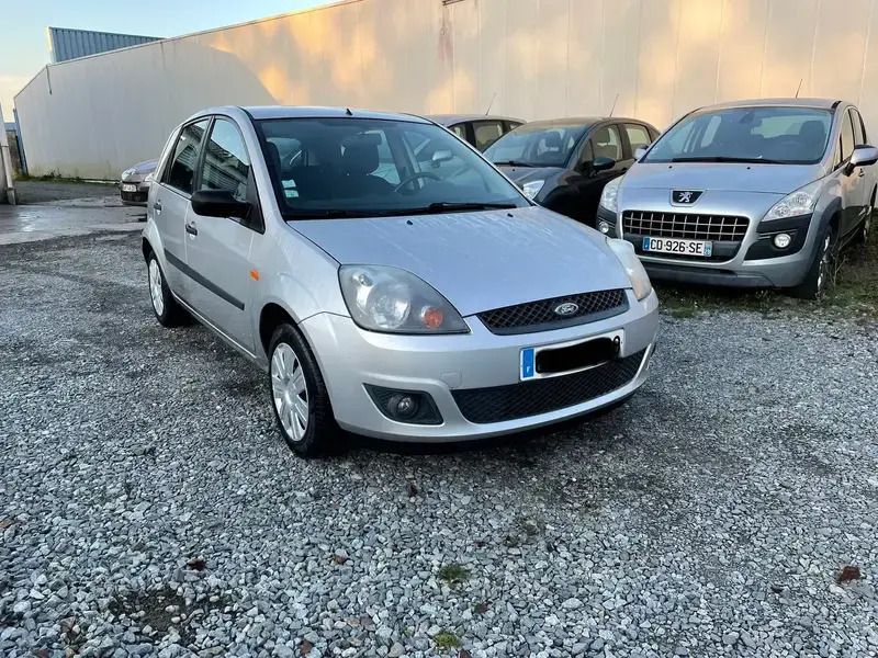 Gris Utilisé 2006 Ford Fiesta Citadine | 4 500 € (Prix cher) - Image 1/4