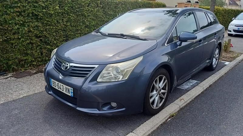 Utilisé 2010 Toyota Avensis Skyview Edition Break | 3 800 € - Image 1/4