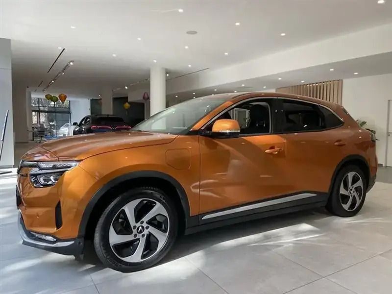 Orange Nouvelle 2024 VinFast VF 8 Eco SUV | 47 690 € - Image 1/4