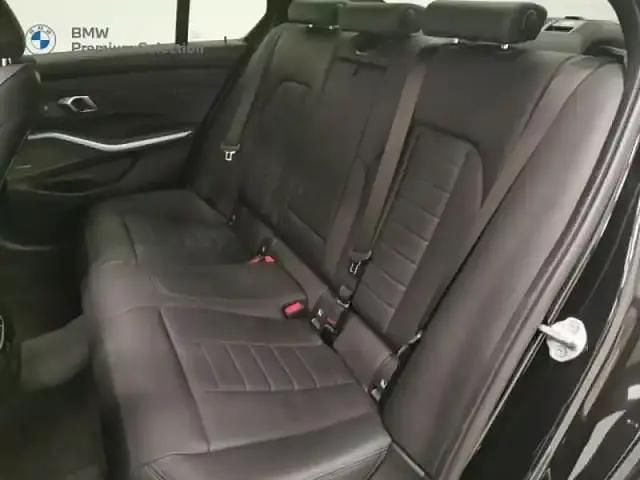Occasion BMW 330 M Sport 15 ch (11 kW) 2024 Saphirschwarz métallisé Berline