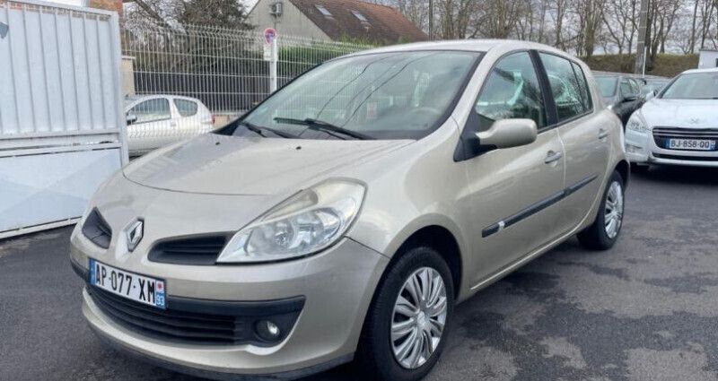 Utilisé 2006 Renault Clio III Dynamique Citadine | 2 990 € - Image 1/4