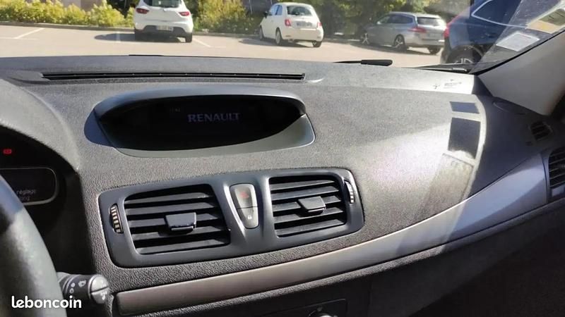 Occasion Renault Mégane GrandTour 110 ch (80 kW) 2012 Blanc Break