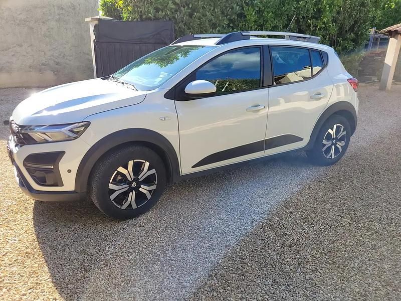 Blanc Occasion 2022 Dacia Sandero Stepway Berline | 11 500 € (Bon prix) - Image 1/4