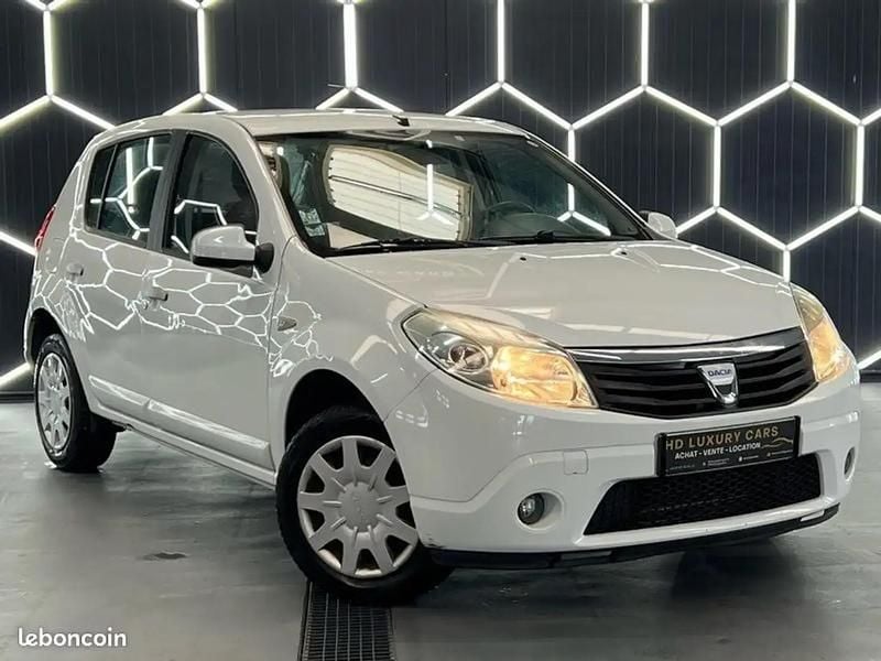 Blanc Occasion 2010 Dacia Sandero Berline | 2 490 € - Image 1/4