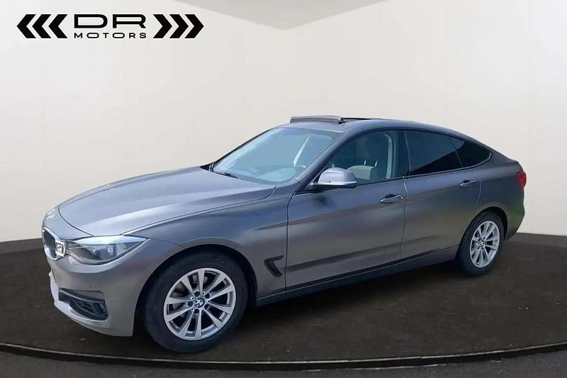 Gris Utilisé 2015 BMW 318 Sport Line Berline | 15 995 € - Image 1/4