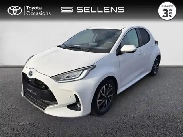 Blanc Occasion 2023 Toyota Yaris Hybrid Design Berline | 18 649 € (Bon prix) - Image 1/4