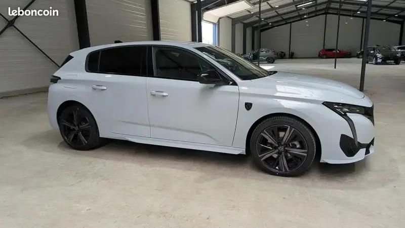 Blanc Nouvelle 2025 Peugeot 308 GTi Berline | 27 990 € (Prix juste) - Image 1/4