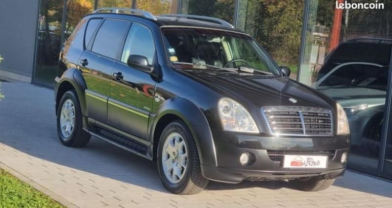 Noir Occasion 2010 Ssangyong (KGM) Rexton SUV | 7 490 € - Image 1/4