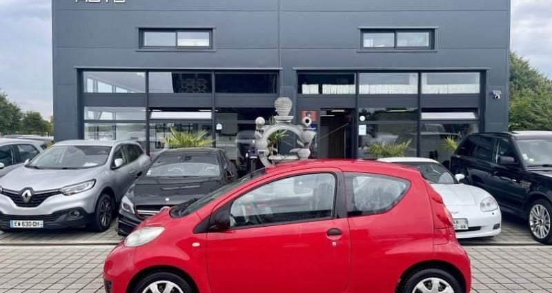 Rouge Utilisé 2010 Peugeot 107 Citadine | 4 990 € (Prix juste) - Image 1/4