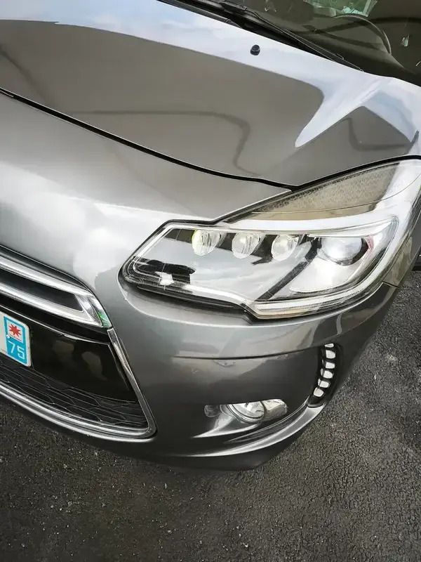 Gris Utilisé 2010 Citroën DS3 Sport Chic Berline | 5 600 € (Prix juste) - Image 1/4