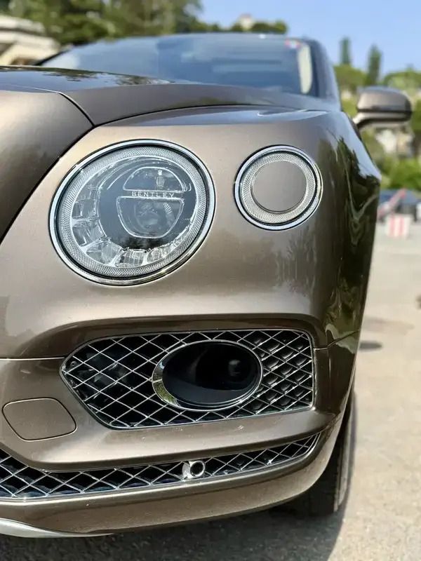 Bronze Utilisé 2016 Bentley Bentayga SUV | 100 000 € (Prix cher) - Image 1/4