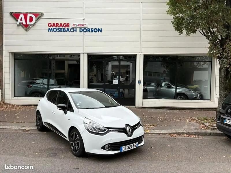 Blanc Utilisé 2016 Renault Clio IV LIMITED Berline | 8 000 € (Prix juste) - Image 1/4