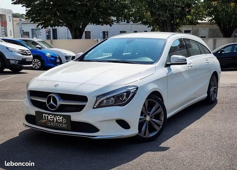 Blanc Utilisé 2016 Mercedes CLA180 Berline | 13 990 € - Image 1/4