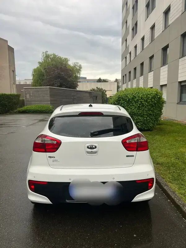 Utilisé 2015 Kia Rio Edition 7 Berline | 8 250 € (Prix juste) - Image 1/4