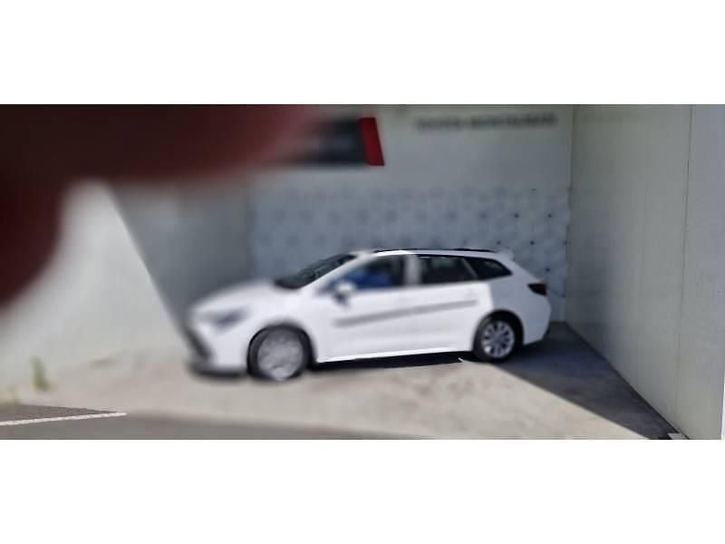 Utilisé 2023 Toyota Corolla Break | 24 900 € (Prix juste) - Image 1/4