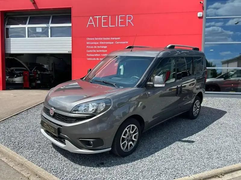 Gris Utilisé 2019 Fiat Doblò Trekking Monospace | 16 307 € (Prix juste) - Image 1/4