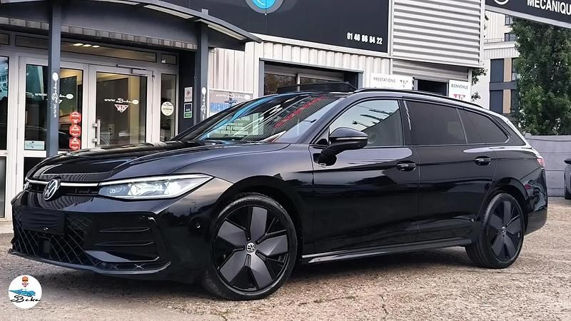 Noir Utilisé 2024 VW Passat R-line Break | 41 900 € - Image 1/4