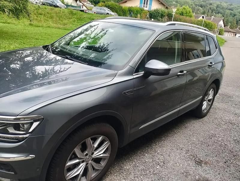 Gris Utilisé 2020 VW Tiguan Allspace Exclusive SUV | 28 500 € (Prix juste) - Image 1/4