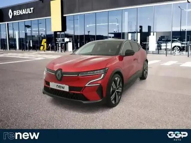 Rouge Occasion 2022 Renault Mégane Iconic Berline | 23 999 € (Prix juste) - Image 1/4