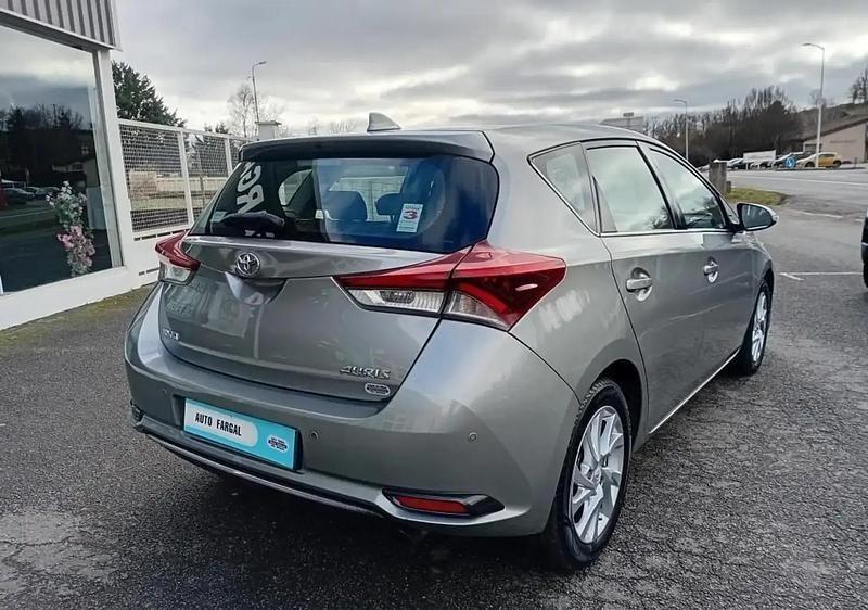 Occasion Toyota Auris Business Edition 113 ch (83 kW) 2015 Gris Berline