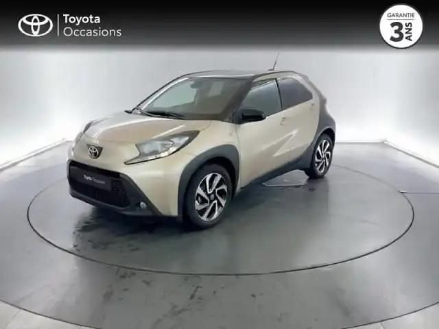Beige Utilisé 2024 Toyota Aygo X Design SUV | 15 490 € - Image 1/4