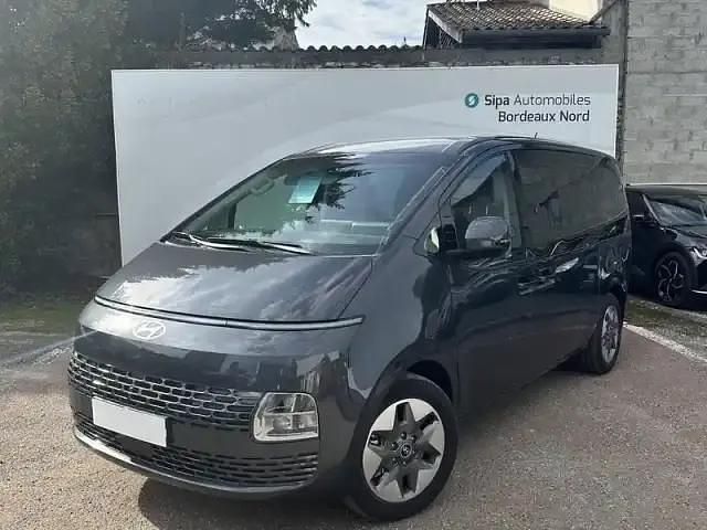 Graphite gray metallic. Utilisé 2025 Hyundai Staria Van | 51 709 € - Image 1/4