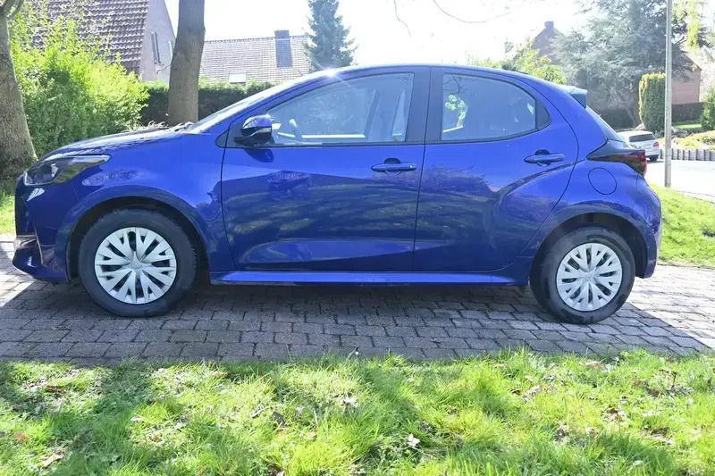 Bleu Utilisé 2021 Toyota Yaris Berline | 15 500 € (Prix juste) - Image 1/4