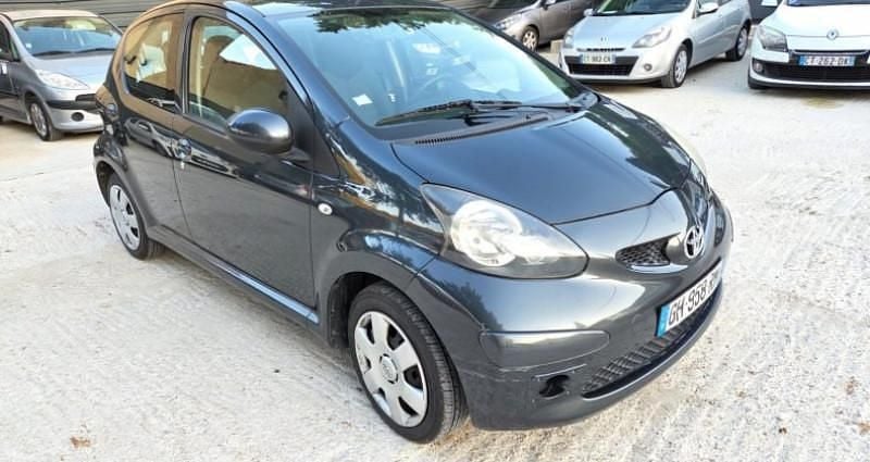 Gris Utilisé 2006 Toyota Aygo Citadine | 3 990 € - Image 1/4