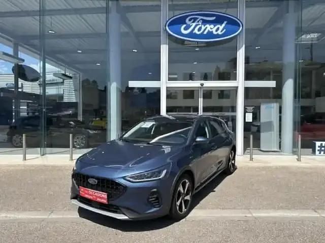 Bleu azur métallisé Occasion 2022 Ford Focus Active Berline | 19 790 € (Prix juste) - Image 1/4