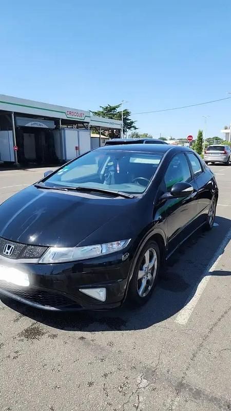 Utilisé 2010 Honda Civic Comfort Berline | 4 000 € - Image 1/4