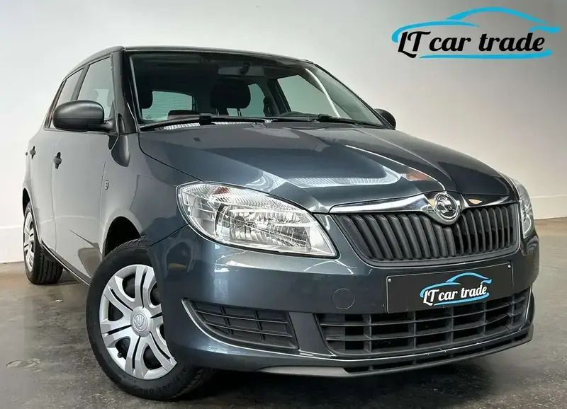 Gris Utilisé 2015 Skoda Fabia Ambition Berline | 6 750 € (Bon prix) - Image 1/4