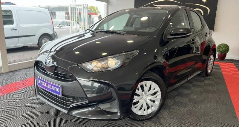 Utilisé 2023 Toyota Yaris Hybrid Design Citadine | 16 490 € (Super prix) - Image 1/4